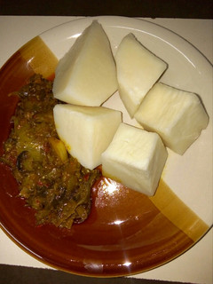 A picture of Garden Egg sauce and boiled yam.