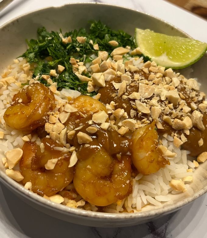 Thai mogyorós garnélás rizstál recept fotója