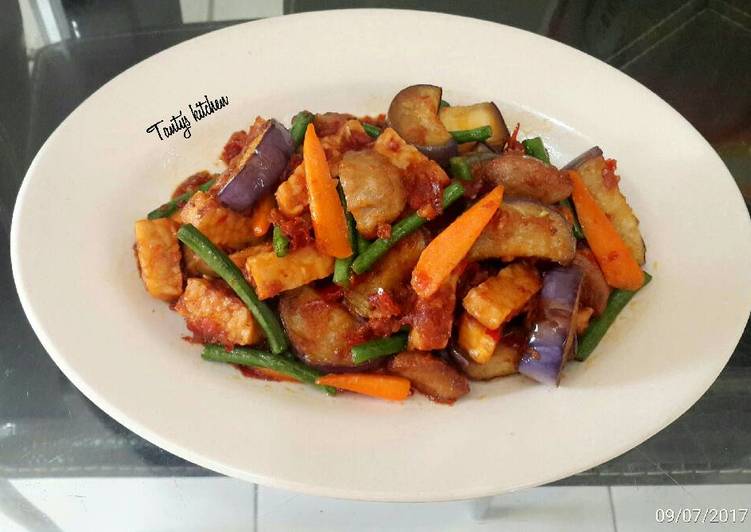 Tumis pedas bakso terong ungu