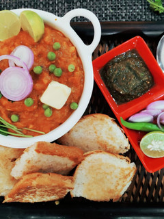 पाव भाजी (Pav bhaji recipe in hindi) रेसिपी मुख्य फोटो