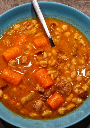 Csülkös bableves teljes kiőrlésű csipetkével recept fotója