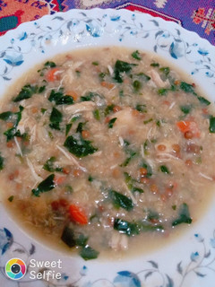 عکسی از دستور سوپ اسفناج و مرغ(سوپ سرماخوردگی)