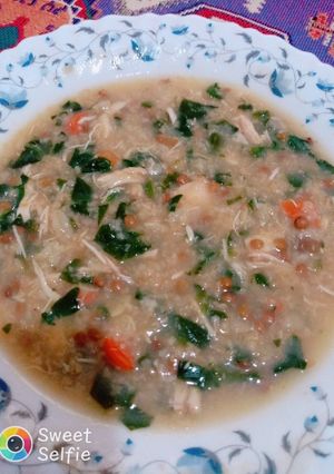 عکسی از دستور سوپ اسفناج و مرغ(سوپ سرماخوردگی)