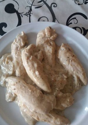 Una foto de Solomillo de pollo con miel, nata, pimienta blanca y hierbabuena