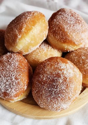 A picture of Classic Yeast Donuts.