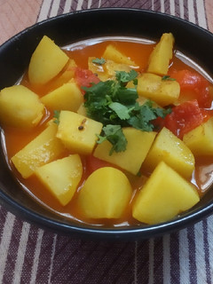 બટાકા નું છાલ વાળું શાક (Bataka Chal Valu Shak Recipe In Gujarati) રેસીપી મુખ્ય ફોટો