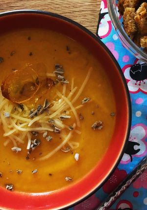 A picture of Smoked pumpkin soup with cheddar.