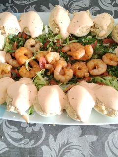 Una foto de Huevos rellenos con ensalada