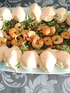 Una foto de Huevos rellenos con ensalada
