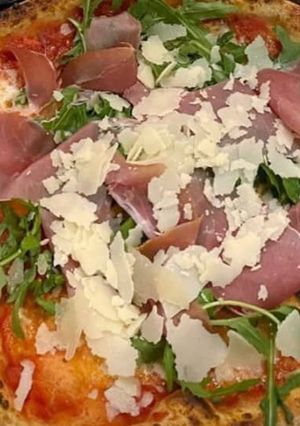 Foto de Pizza de Rúcula e Presunto
