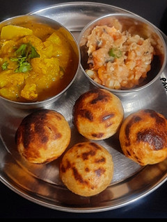 सत्तू वाली भरवा बाटी रेसिपी मुख्य फोटो