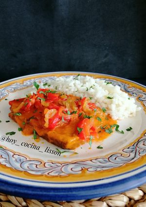 Una foto de Seitán en salsa de cebolla y pimientos