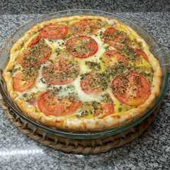 Una foto de Tarta de jamón y queso 🧀🍅