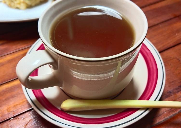 Wedang sereh (teh serai, tanpa teh) minuman khas Jogja