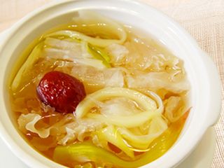 【厚生廚房】銀耳火龍果花甜湯