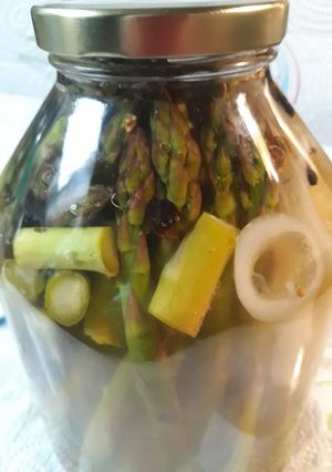 A picture of Pickled Asparagus with an Onion.