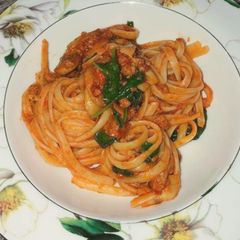 A picture of Mince, mushroom and spinach linguine 🍜.