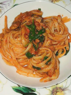 A picture of Mince, mushroom and spinach linguine 🍜.