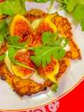 Cachapas ai fichi e rucola
