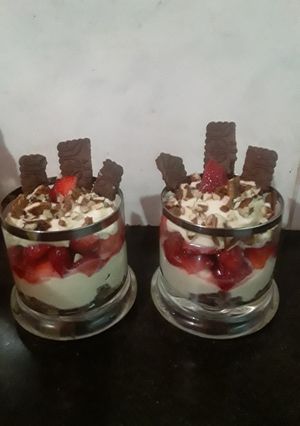 Una foto de Copa de Frutillas con Crema versión Glotona