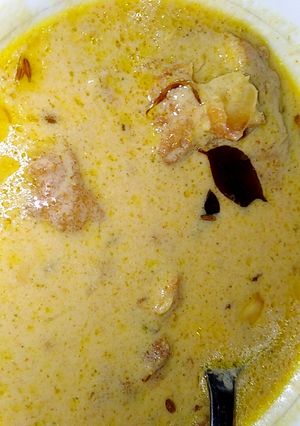 A picture of Kadhi pakora.