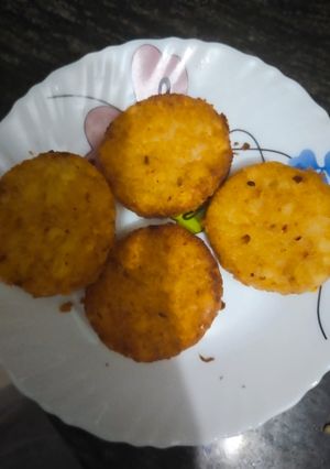 A picture of Aloo tikki.