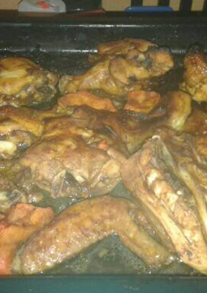 Una foto de Pollo asado en BBQ. con zanahorias