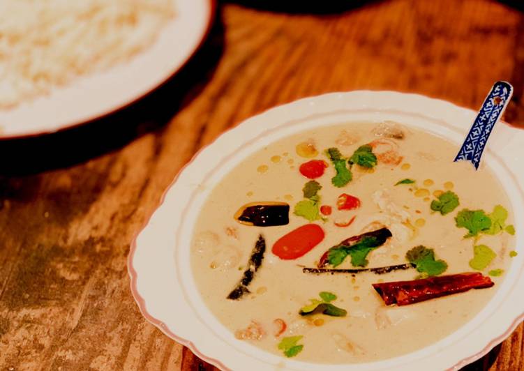 Chicken in coconut soup with galangal and chillies (Tom Kha Gai)