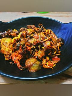 करेले प्याज़ टमाटर की सब्ज़ी(karele pyaz tamatar ki sabzi recipe in Hindi) रेसिपी मुख्य फोटो