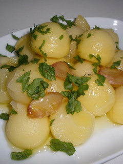 Una foto de Patatas al ajillo