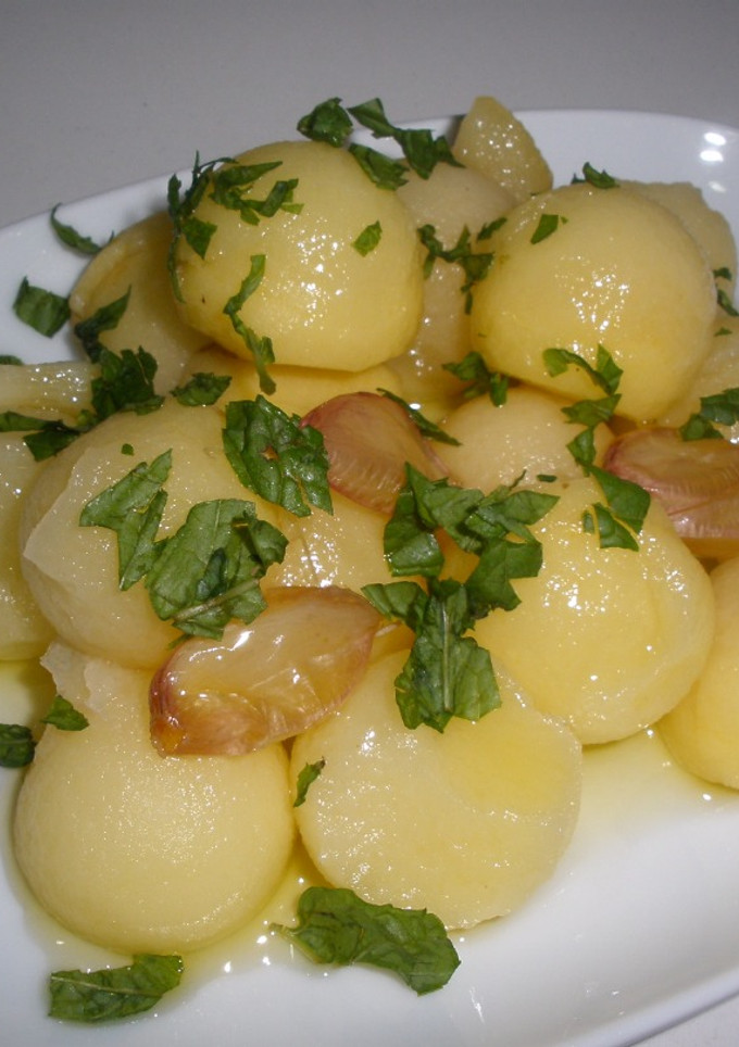Una foto de Patatas al ajillo