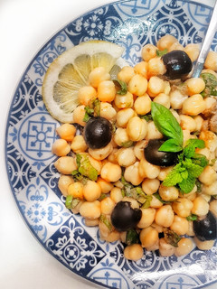 Una foto de Ensalada rápida de garbanzos