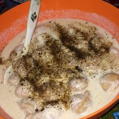 A picture of Maash daal dahi phulki.