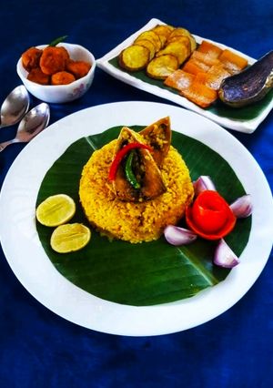ইলিশের ভুনা খিচুড়ি ভাজা সহযোগে রেসিপির প্রধান ছবি