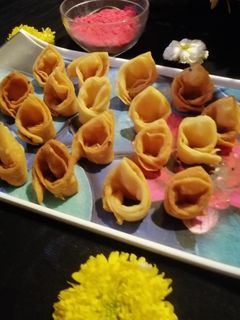 कलि मठरी रेसिपी मुख्य फोटो