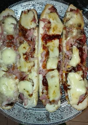 Foto principal de Paninis de jamón york lomo ibérico y beicon casero y queso de rulo de cabra