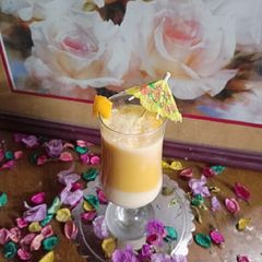 A picture of CREAMY MANGO MILKSHAKE😊.