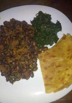 A picture of Fried njahi (black beans).