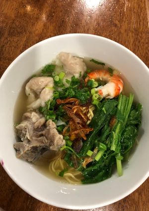 Hình của món Mì trứng hoành thánh.