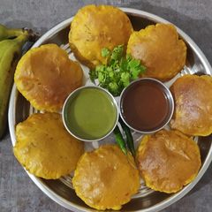 A picture of Raw Banana poori.