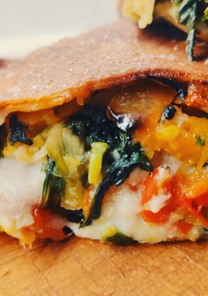 Foto di Calzone con poker di verdure e cuore filante