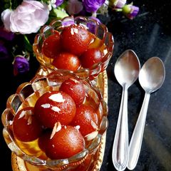 A picture of Gulabjamun.