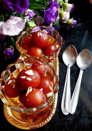 A picture of Gulabjamun.
