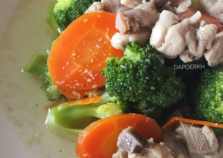Resep Sup Ayam dengan Brokoli &amp; Wortel | Langkah Membuat Sup Ayam dengan Brokoli &amp; Wortel Yang Enak Dan Mudah