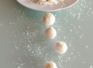 Foto di Palline al cocco e latte condensato 🌷