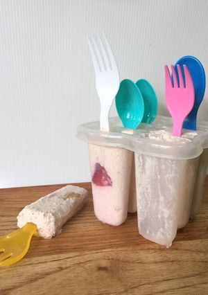 Foto resep Strawberry Banana Creamy Popsicle / stroberi pisang krim es gagang