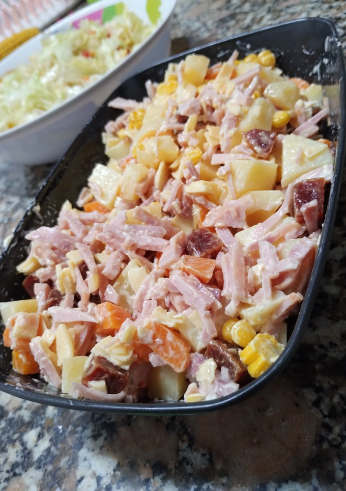 Una foto de Ensalada con jamón y queso