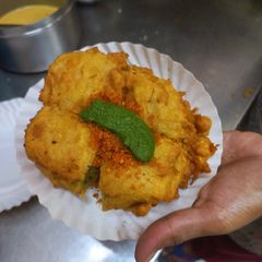 A picture of Ulta Vada Pav.