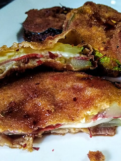 Una foto de SANDWICHITOS De Calabacín🥒 y Chorizo...!