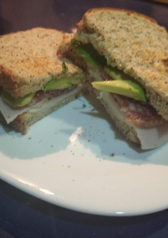 Una foto de Sándwich de longaniza catalana